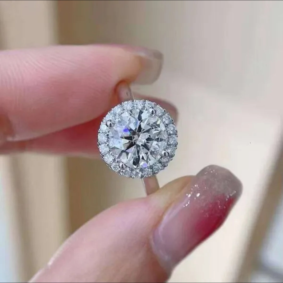 Round Layered Flooded VVS Engagement Ring