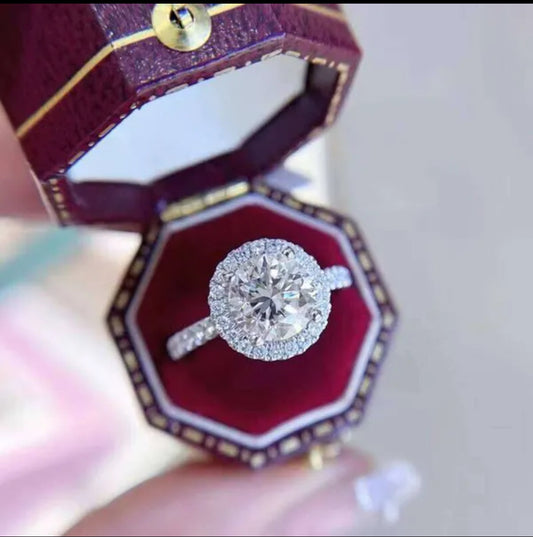 Round Layered Flooded VVS Engagement Ring