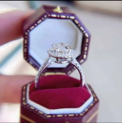Round Layered Flooded VVS Engagement Ring