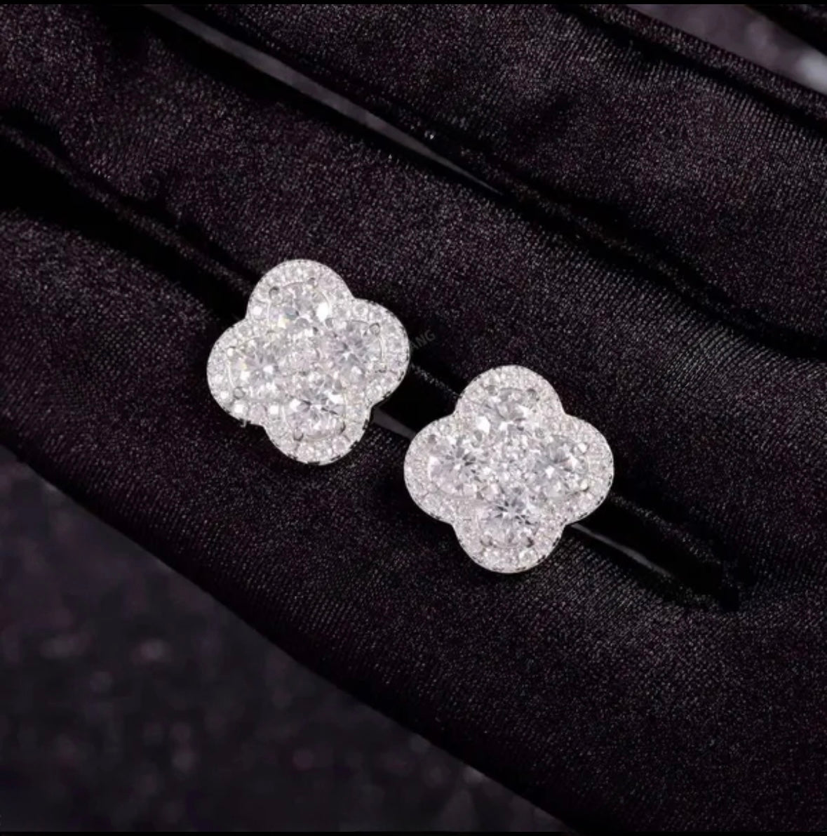 Stud VVS 4 leaf Clover